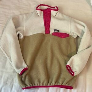 Girls Patagonia quarter button fleece